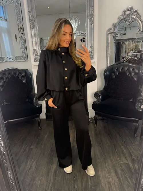 Facetune_22-10-2026-15-40-16