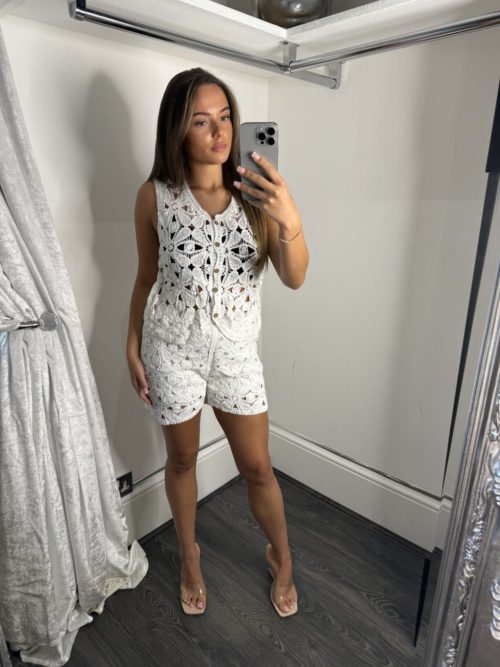 whitecrhochste shorts et 1