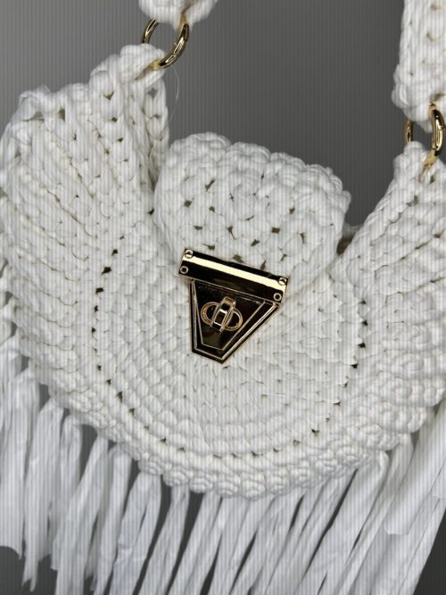 white crochet cricle bag 2