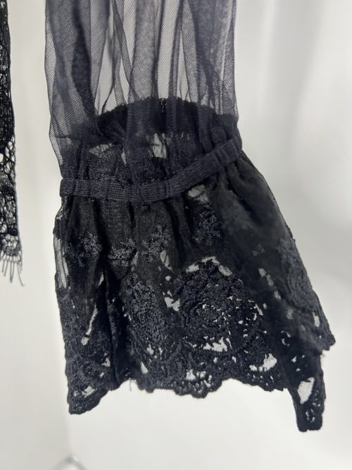 black lace top cuff
