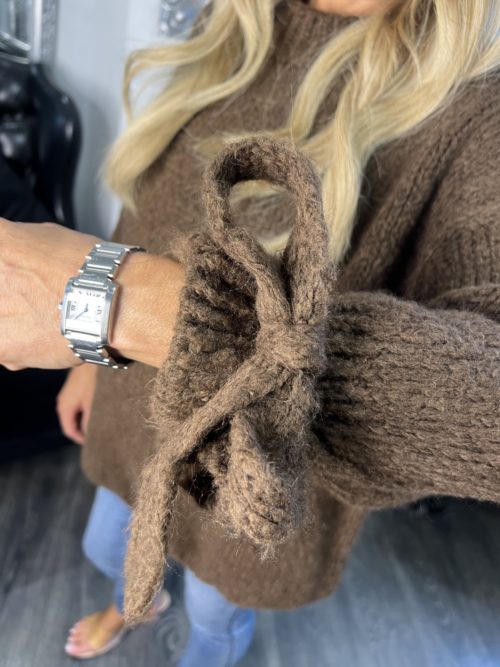 brown bow wrist
