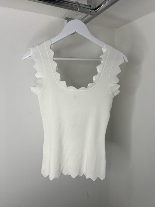 white zig zag vets