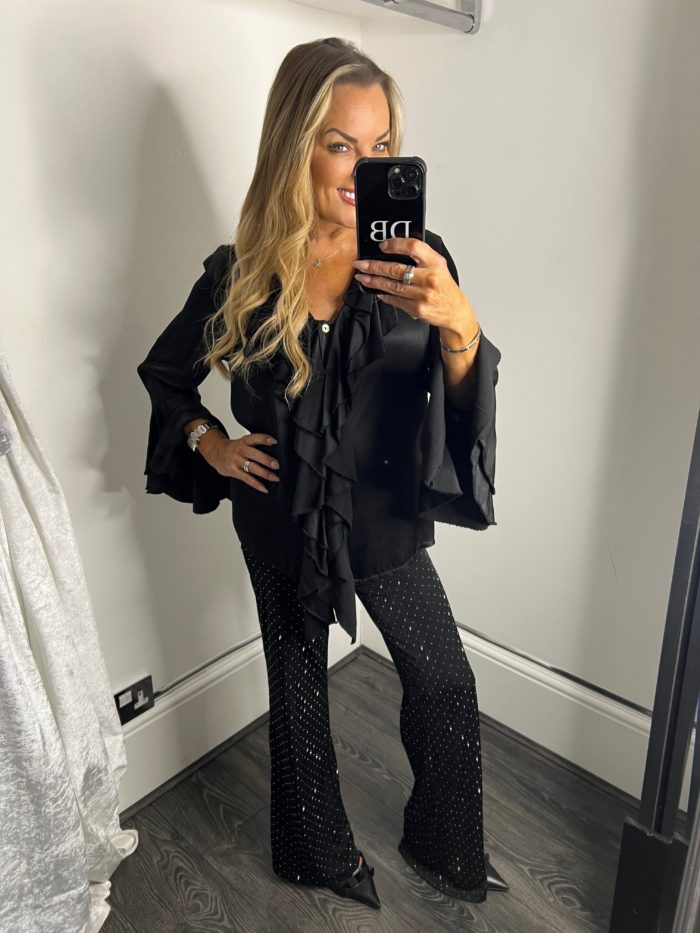 Facetune_06-12-2025-17-43-46