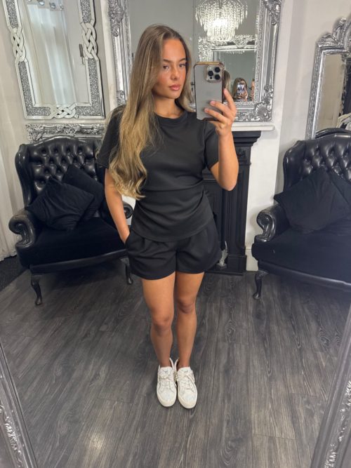 Facetune_01-04-2026-17-38-35