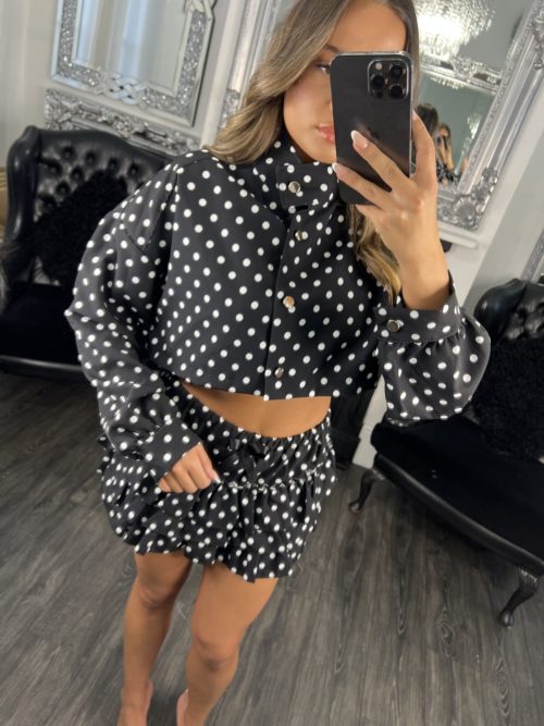 balck dor crpppedd top aN FRILLY SWHORTS COORD BOBBI