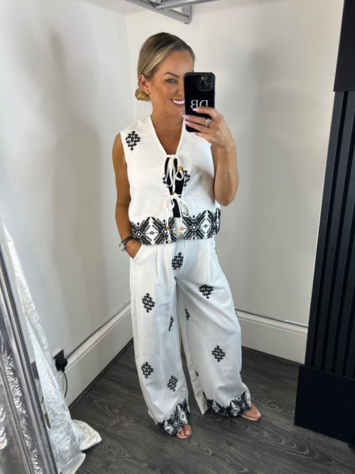 white pacsley 2 rie coord