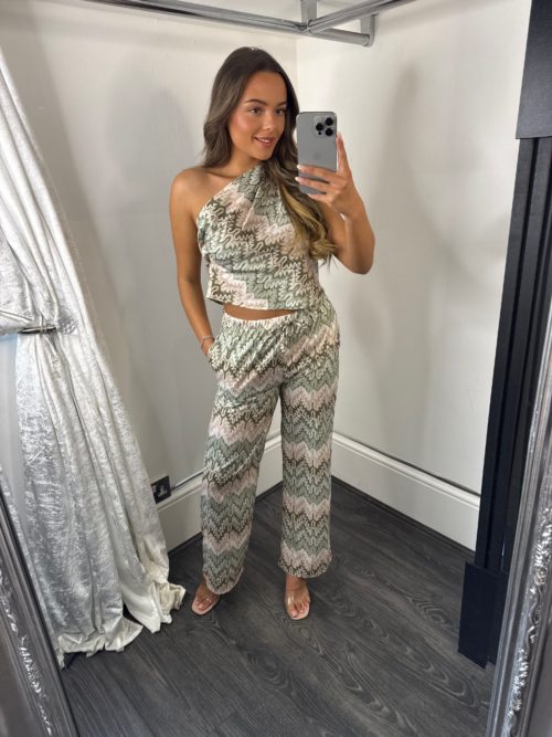 Facetune_11-06-2026-17-34-41