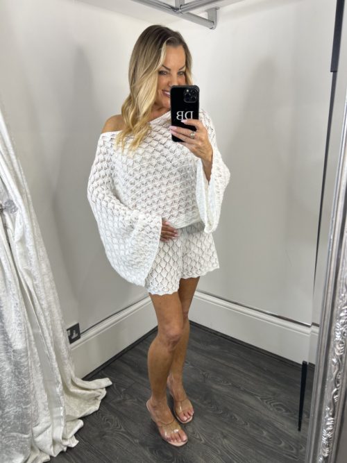 whute batwimng crochet coord