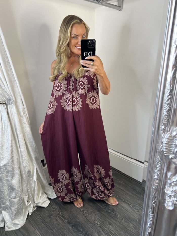 burgundy paisloe4y dr4ess
