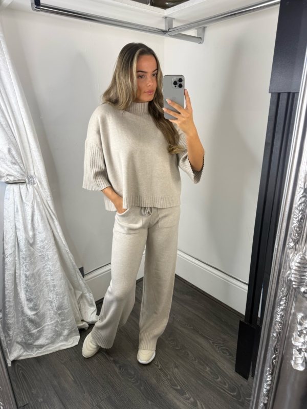 Facetune_24-09-2026-15-35-03